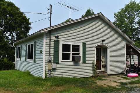19 Pinkham Street, Lincoln, ME 04457