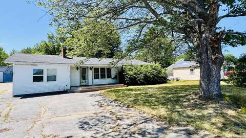 50 River Road, Howland, ME 04448