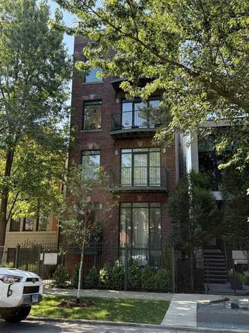 1915 W Huron Street, Chicago, IL 60622