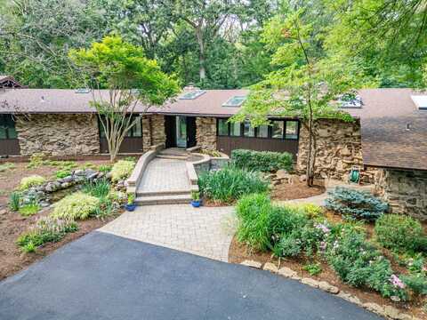 730 Plum Tree Road, Barrington, IL 60010