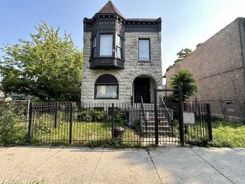 3213 W Fulton Boulevard, Chicago, IL 60624