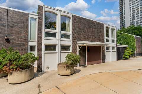 1414 N Sandburg Terrace, Chicago, IL 60610