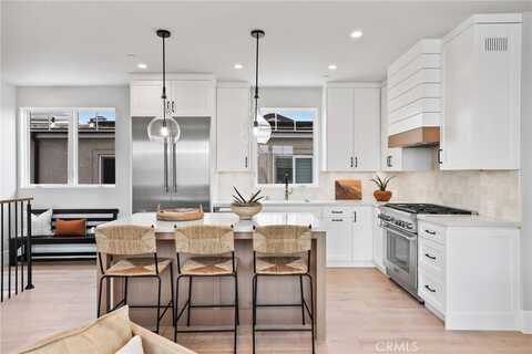 825 W Bay Avenue, Newport Beach, CA 92661