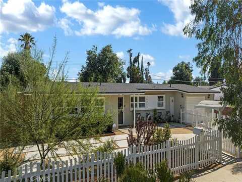 19426 Blythe Street, Reseda, CA 91335