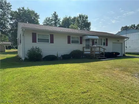 1095 Leslie Lane, Girard, OH 44420