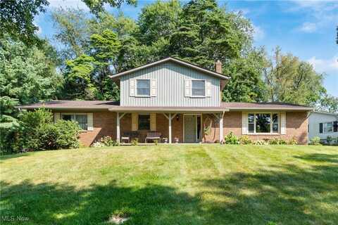 8596 Scenicridge Avenue NW, Clinton, OH 44216