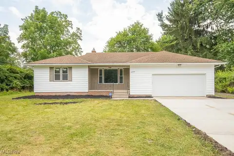 22210 Emery Road, North Randall, OH 44128