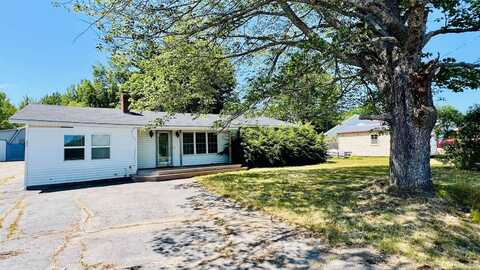 50 River Road, Howland, ME 04448