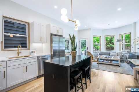 3 Bonn Place 1, Weehawken, NJ 07086