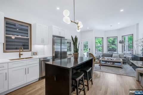 3 Bonn Place 1, Weehawken, NJ 07086