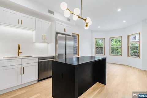 3 Bonn Place 2, Weehawken, NJ 07086