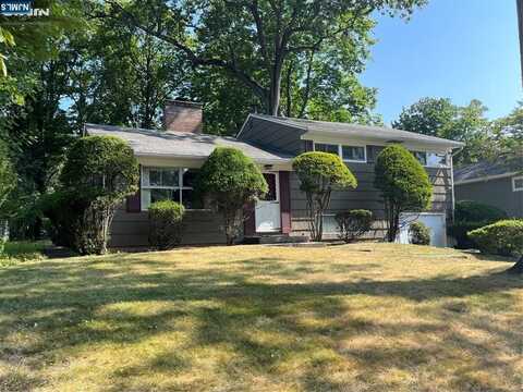 23 Brautigam Lane, Midland Park, NJ 07432