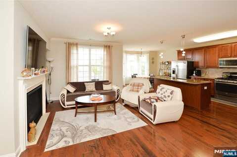 3 Pebble Road D2, Woodland Park, NJ 07424