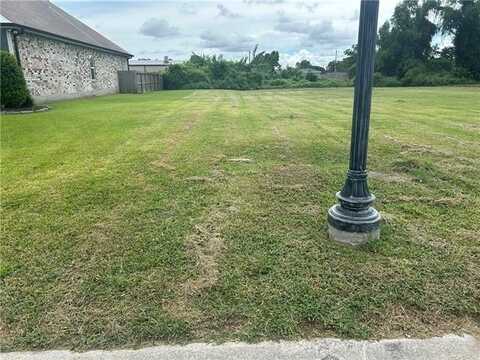 18 MARY ANN Place, Gretna, LA 70053