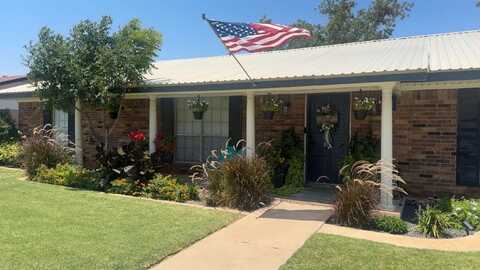 305 E 19th St, Crane, TX 79731