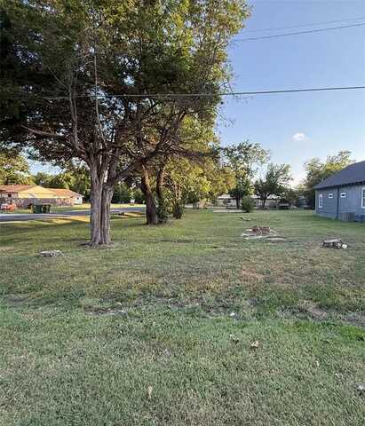 123 E State, Groesbeck, TX 76642