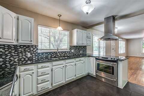 207 Varsity Circle, Arlington, TX 76013