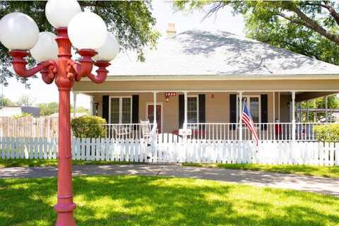 1000 S Blackburn Street, Brady, TX 76825