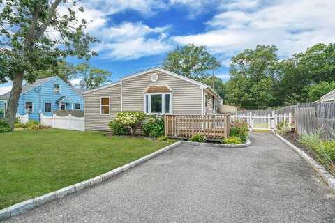 24 Hamilton Street, Patchogue, NY 11772
