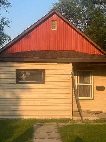 804 Kelly Ave NE, Devils Lake, ND 58301