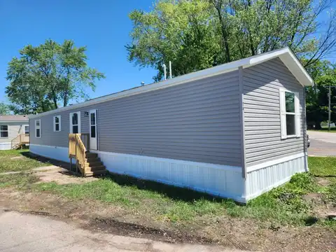1905 Tracy Rd, Northwood, OH 43619
