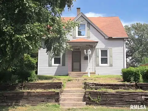 916 S 10TH Street, Pekin, IL 61554