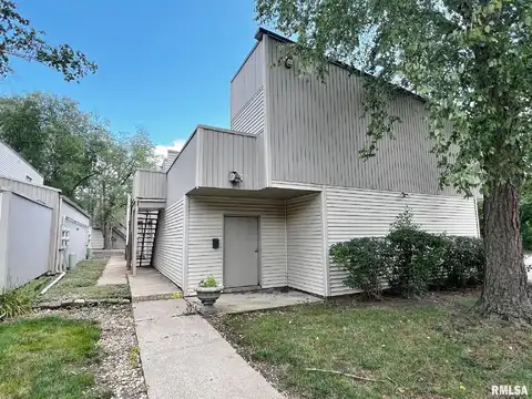 6809 N FROSTWOOD Parkway, Peoria, IL 61615