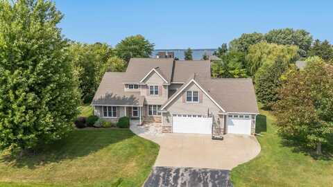 4450 RAVINE Way, OSHKOSH, WI 54904