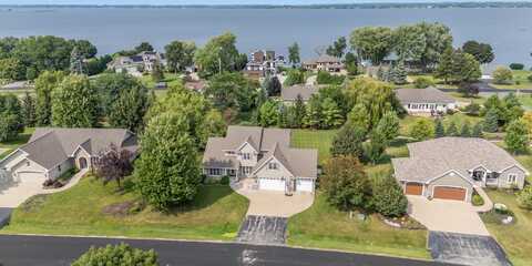 4450 RAVINE Way, OSHKOSH, WI 54904