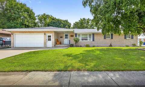 923 W MCKINLEY Avenue, LITTLE CHUTE, WI 54140