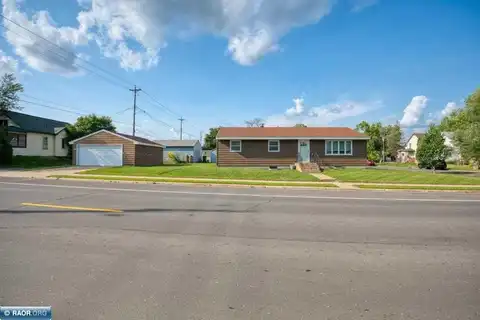 115 E 25th St, Hibbing, MN 55746