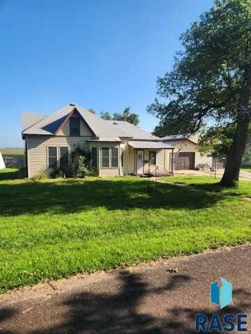 505 E 2nd St, Hills, MN 56138