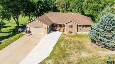 921 Elvira Dr, Garretson, SD 57030