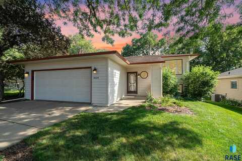 3109 E 33rd St, Sioux Falls, SD 57103