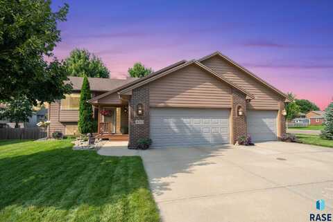 4312 E 38th St, Sioux Falls, SD 57103