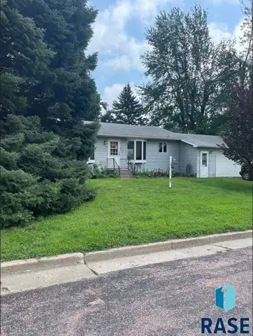 303 Lincoln Dr, Alcester, SD 57001