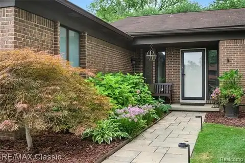 4022 CHABLIS Street, West Bloomfield, MI 48323