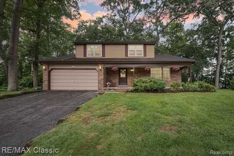 1561 Waters Edge Court, Wixom, MI 48393