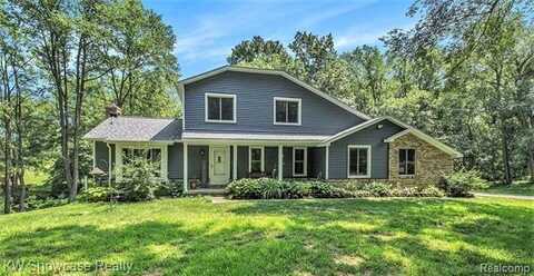 3501 White Oaks Drive, Highland, MI 48357