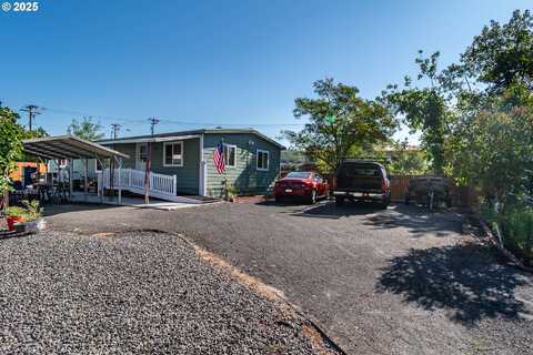 515 NW PLATEAU DR, Roseburg, OR 97471