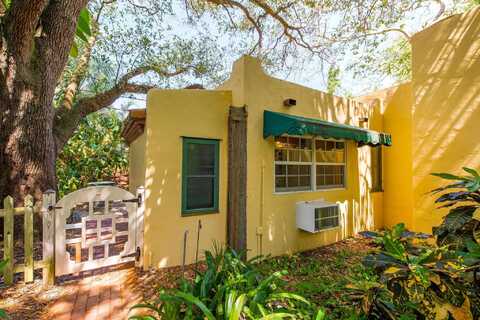 825 Alamanda Street, Boca Raton, FL 33486