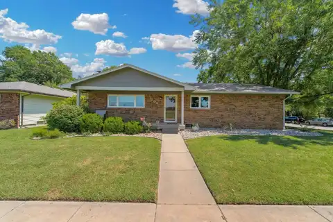1304 N Country Acres Ave, Wichita, KS 67212