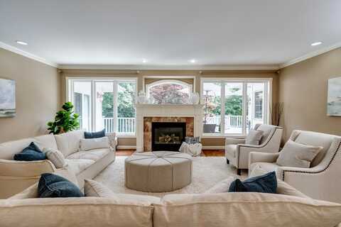 9121 Blackhawk Road, Middleton, WI 53562
