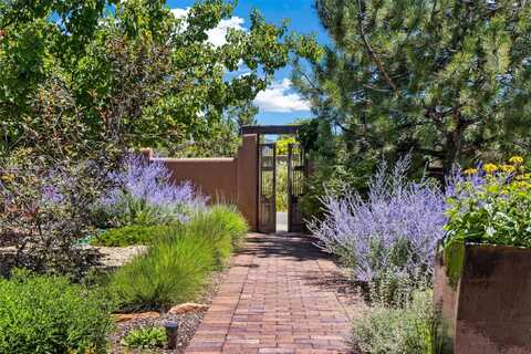 1450 Miracerros Loop S, Santa Fe, NM 87505