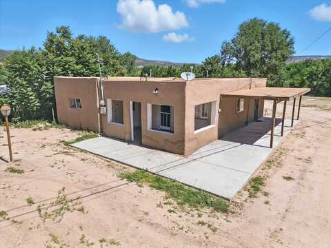 143 County Rd 51, Velarde, NM 87582