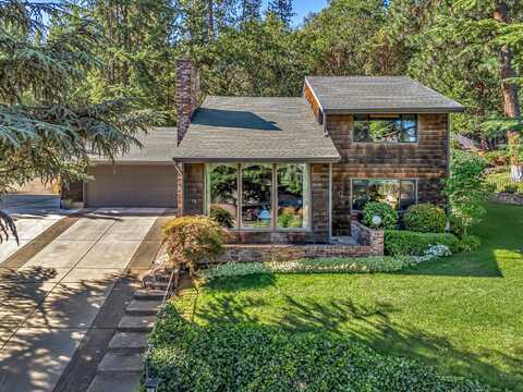 70 Beekman Square, Jacksonville, OR 97530