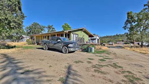 1300 Worthington Road, Eagle Point, OR 97524