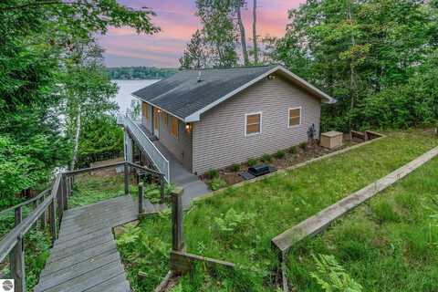 7508 O'Connor Drive, Hale, MI 48739