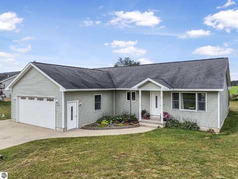 5232 S North Country Drive, Lake City, MI 49651