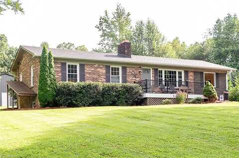 838 Hiatt Road, Mount Airy, NC 27030